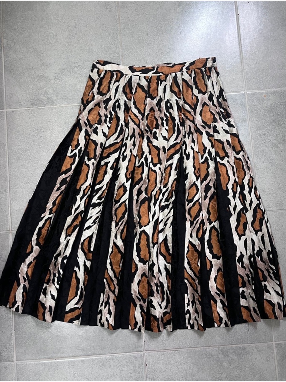 Anne Grimmins Animal Print A-Line Midi 100% silk Skirt in Brown and Black